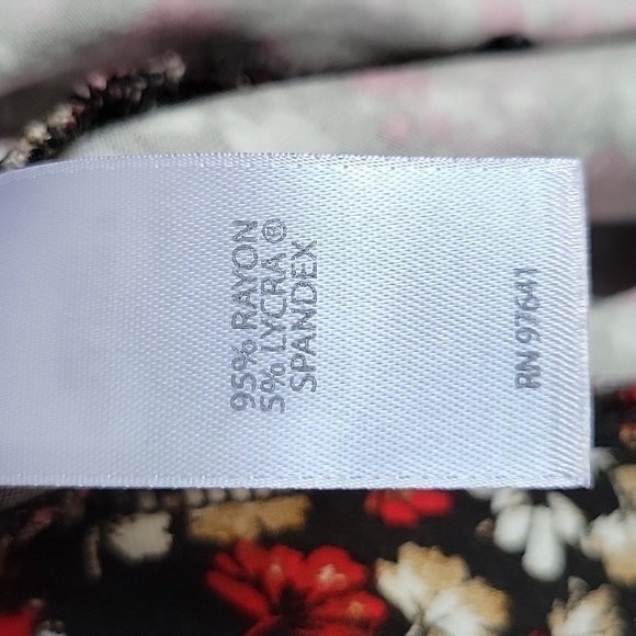 J.Jill Wearever Collection Sleeveless Red Floral Tank Top Medium Tall - Picture 5 of 7